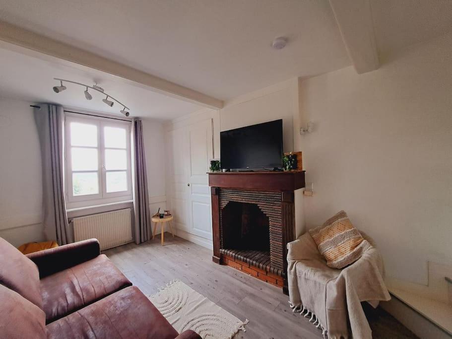 Charmant Duplex A Thiers, Vue Sur La Chaine Des Puys Экстерьер фото