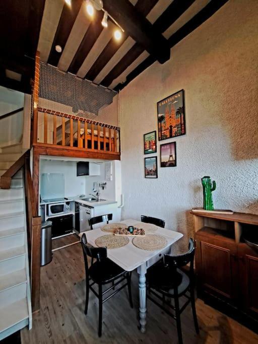 Charmant Duplex A Thiers, Vue Sur La Chaine Des Puys Экстерьер фото