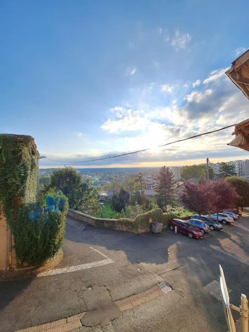 Charmant Duplex A Thiers, Vue Sur La Chaine Des Puys Экстерьер фото